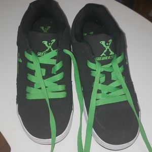 Sidewalk sports skate shoes